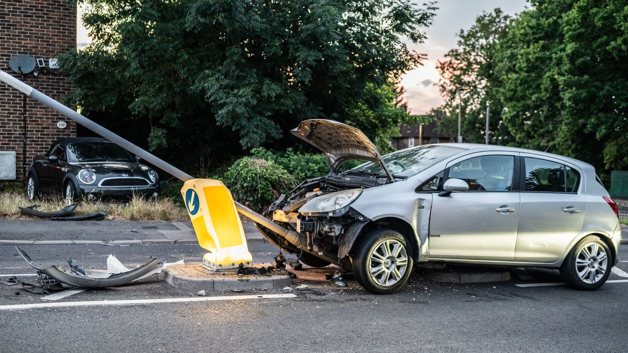 Auto met voorschade na een aanrijding